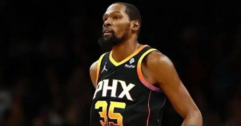 字母哥新星重返赛场表现突出，塞尔维亚队前途光明！赢得满堂喝彩